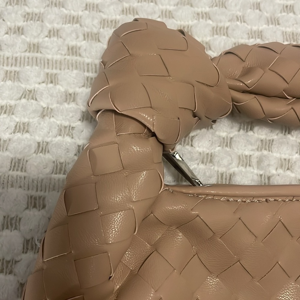 NWOT Tan Woven Women's Bag - Picture 3 of 13
